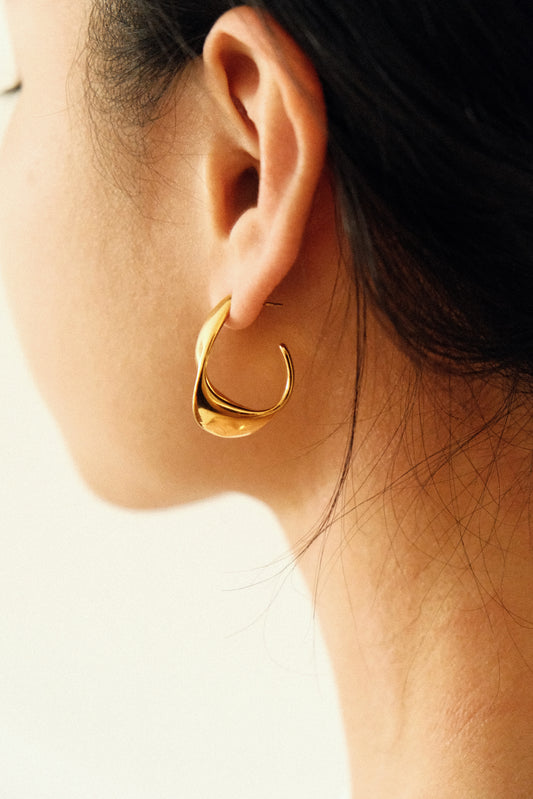 ALBA - GOLD SWIRL HOOP EARRINGS 18K GOLD WATERPROOF