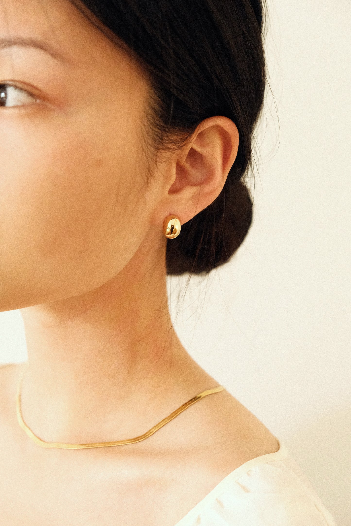JAPONICA - GOLD ROUND STUD EARRINGS 18K GOLD PLATING WATERPROOF