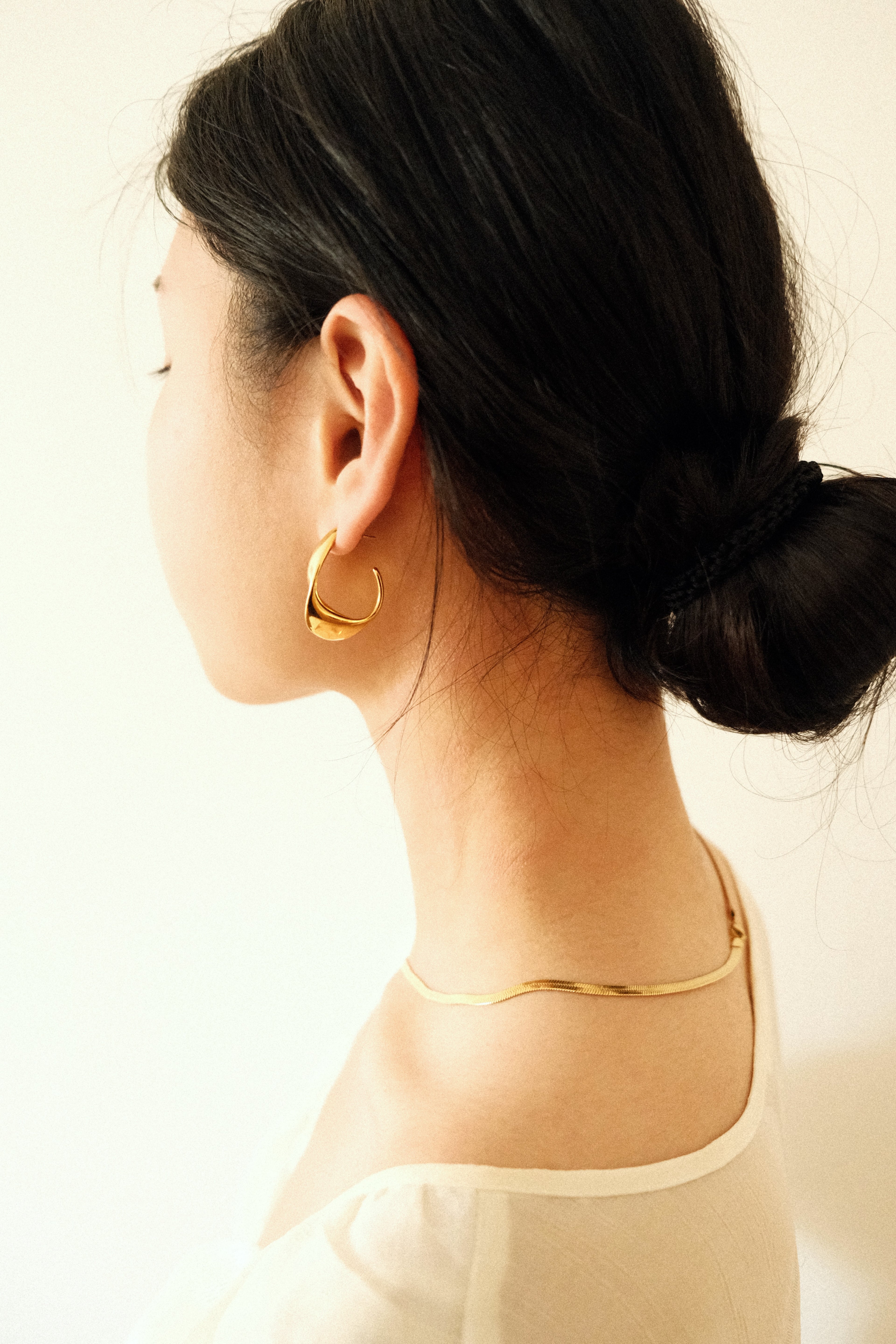 ALBA - GOLD SWIRL HOOP EARRINGS 18K GOLD WATERPROOF