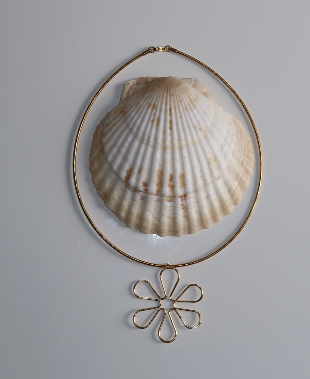 MAGNOLIA - GOLD FLOWER NECKLACE STAINLESS STEEL 18K GOLD PLATING WATERPROOF