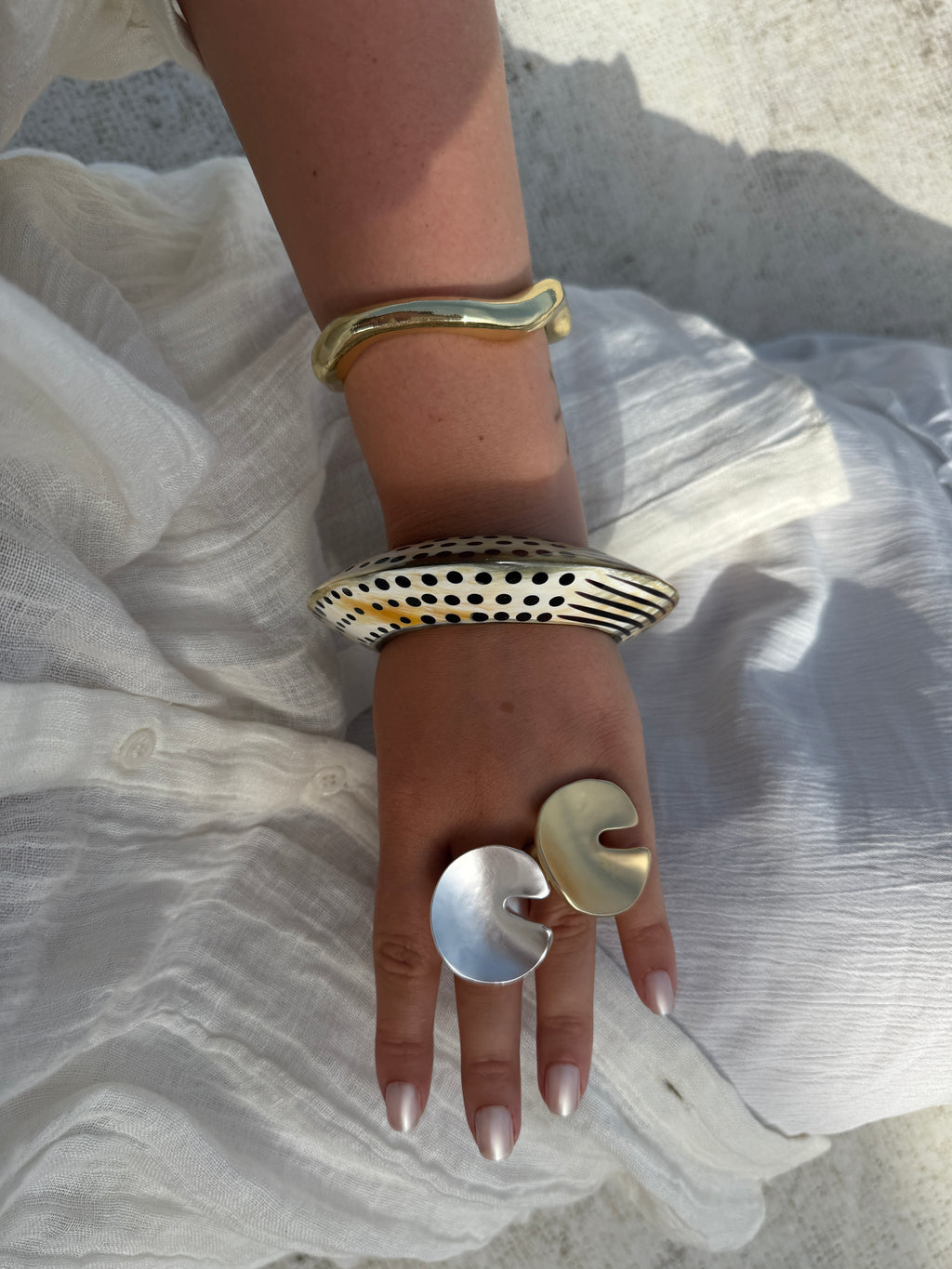 ORCHID - BUFFALO HORN BANGLE DOTS