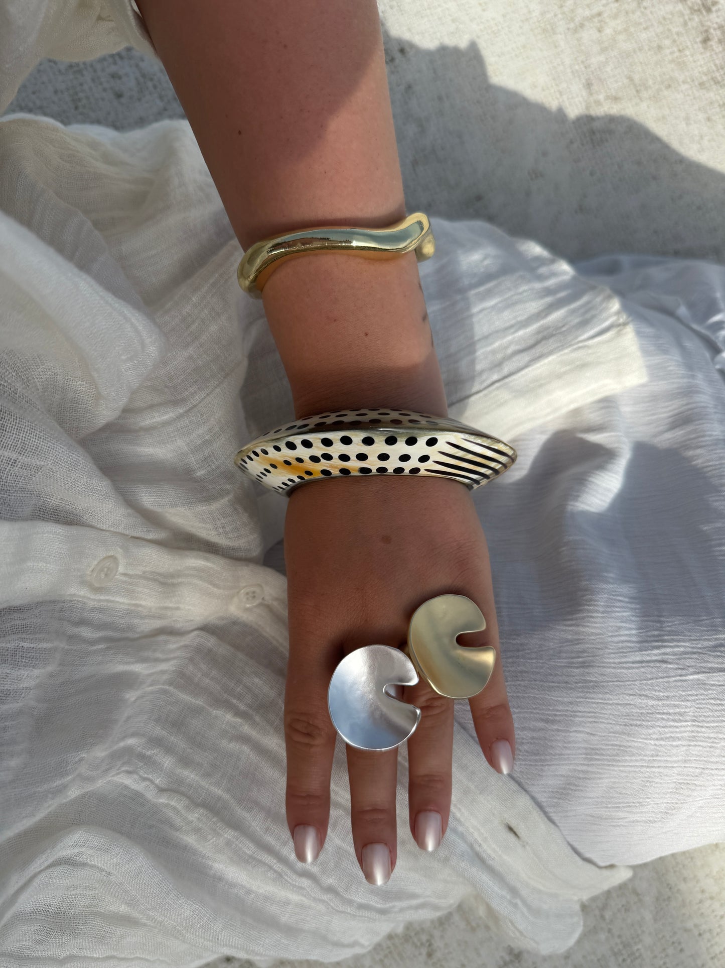 ORCHID - BUFFALO HORN BANGLE DOTS