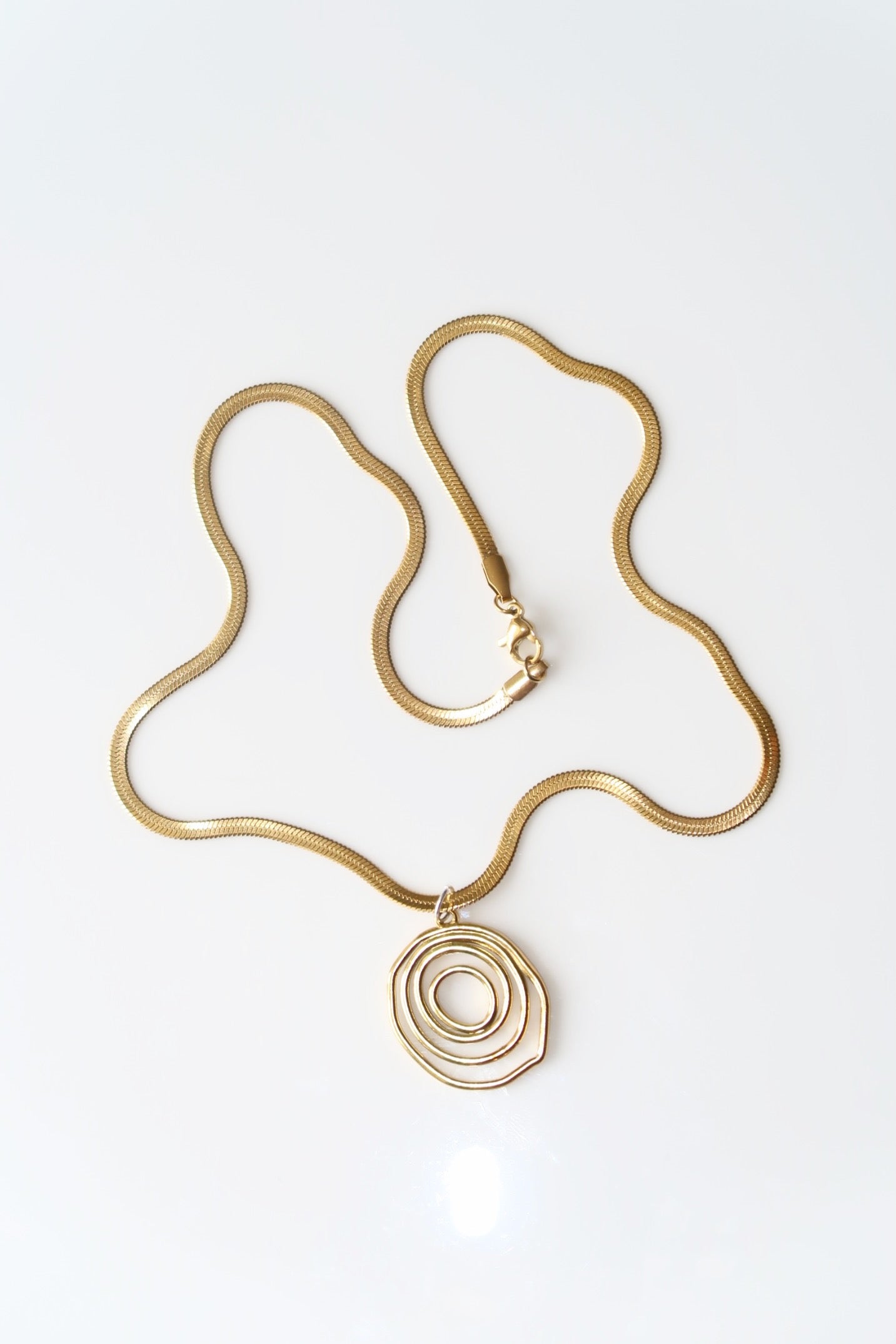 ZINNIA - GOLD SWIRL NECKLACE STAINLESS STEEL 18K GOLD PLATING WATERPROOF