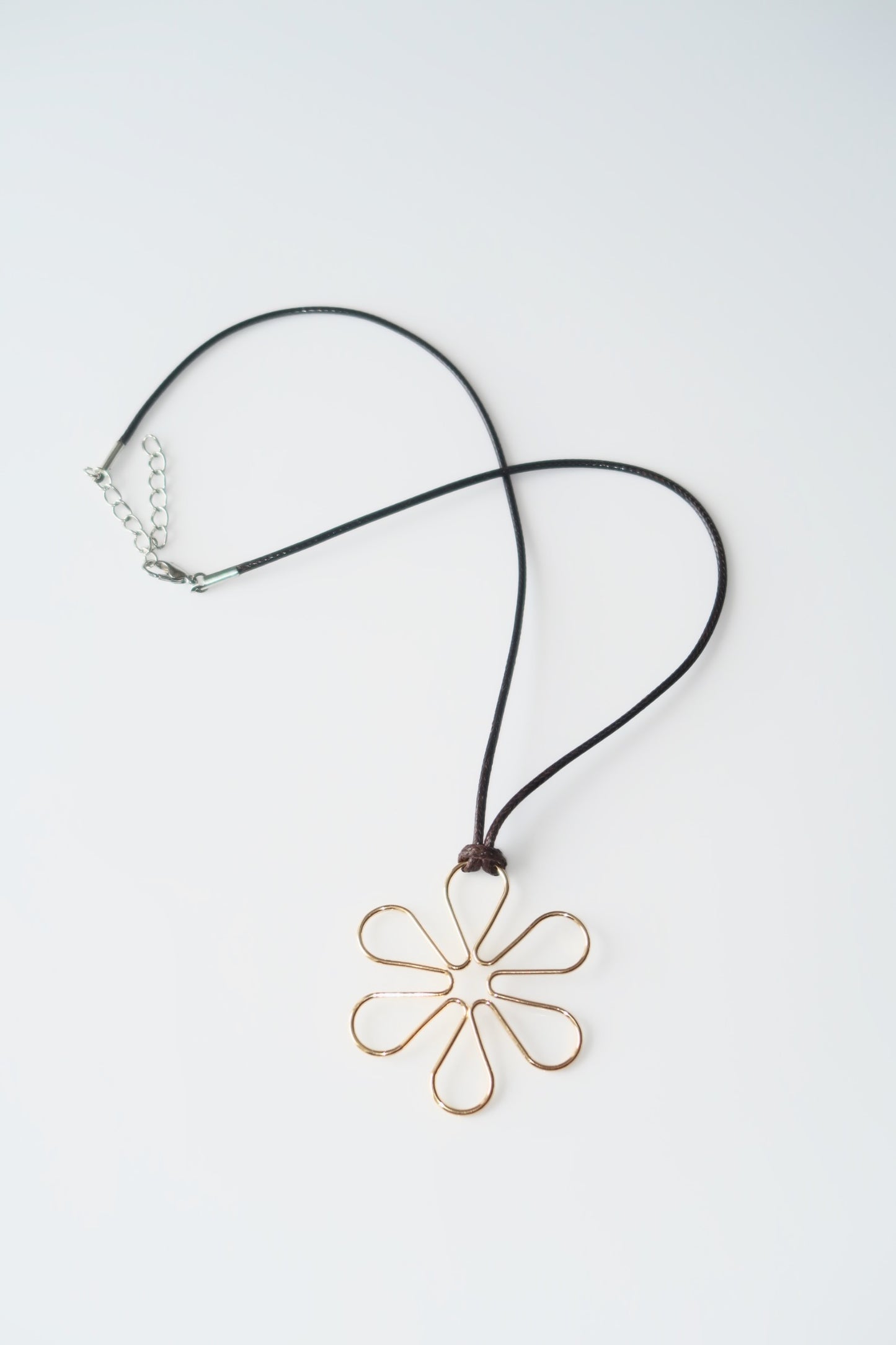 MAGNOLIA - GOLD FLOWER NECKLACE IN STAINLESS STEEL 18K GOLD PLATING WATERPROOF BROWN BAND