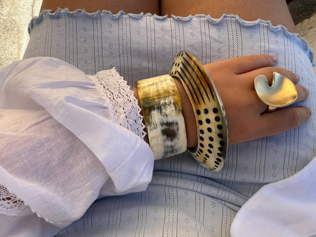 ORCHID - BUFFALO HORN BANGLE DOTS