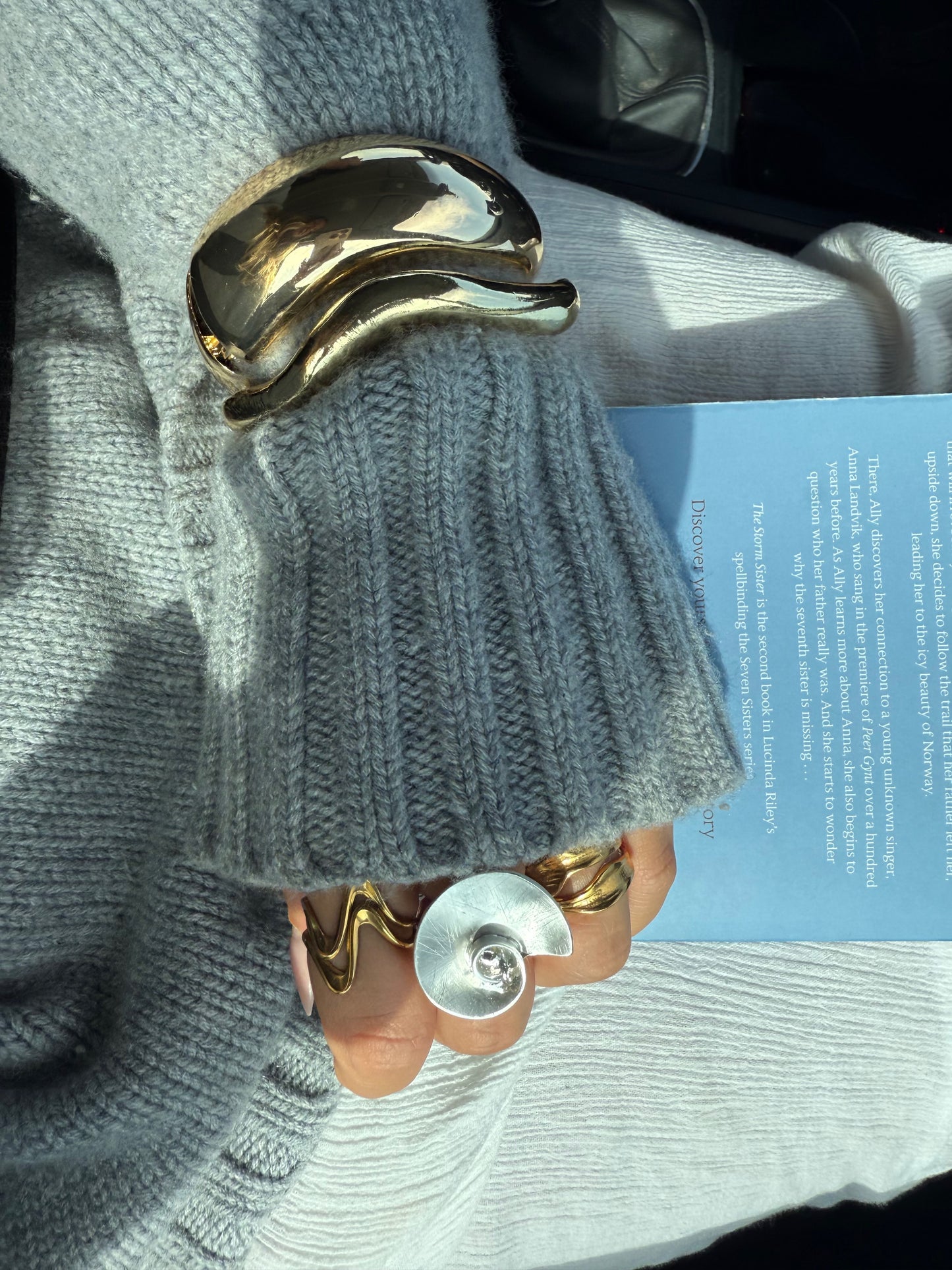 FLOR - GOLD BANGLE STAINLESS STEEL 18K GOLD PLATING WATERPROOF