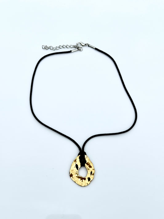 GOLD HAMMERED NECKLACE
